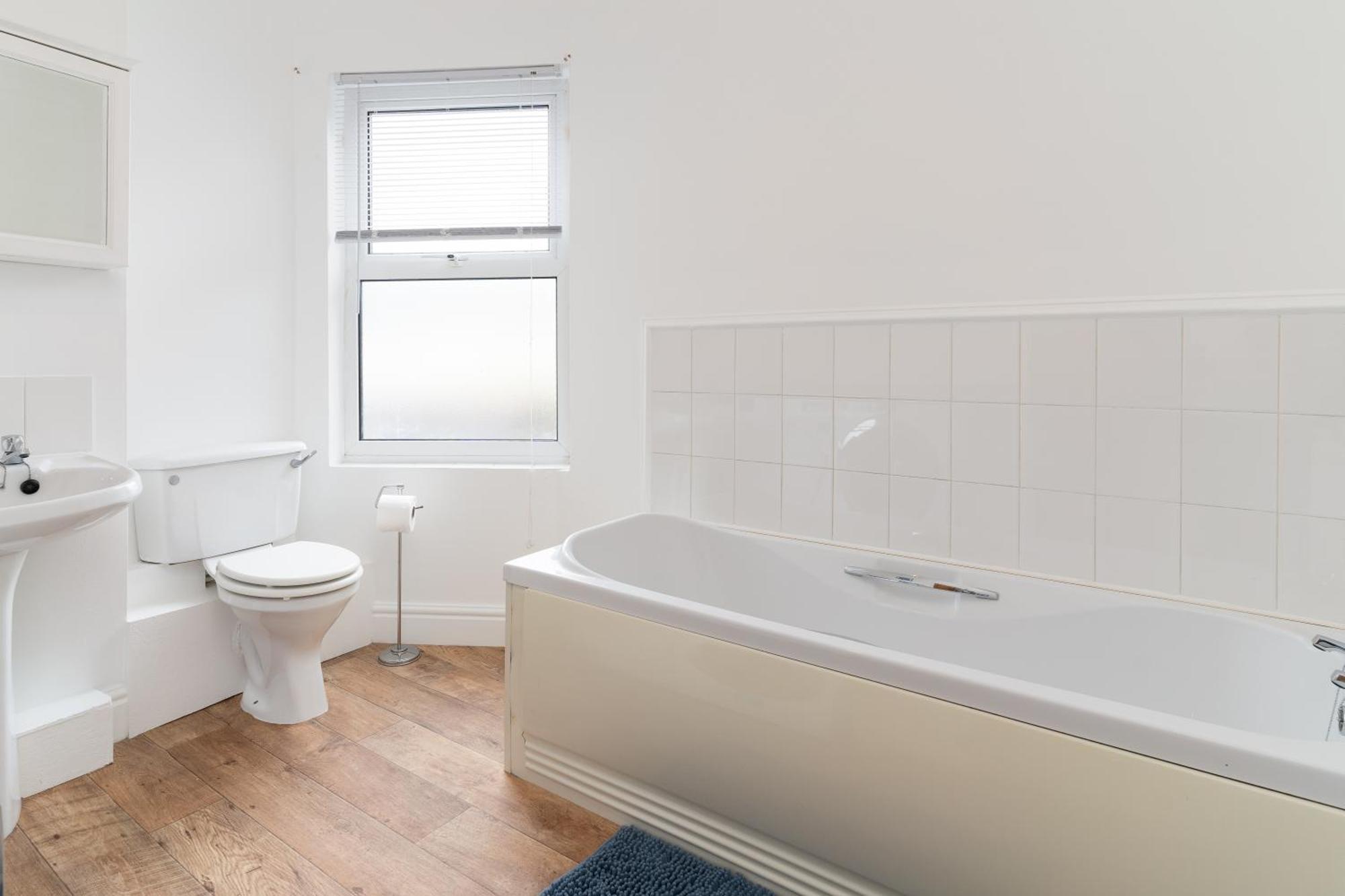 Bright~ Town Center~ 2 Bed~penzance Holiday home